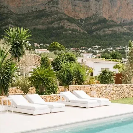Spacious In With Private Pool Villa