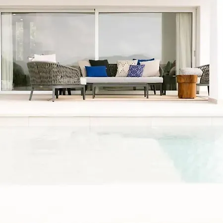 Spacious In With Private Pool Villa *
